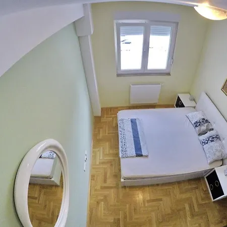 Apartman Tia *