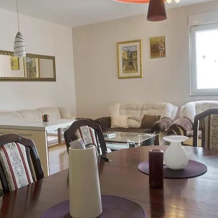 Apartman Tia *