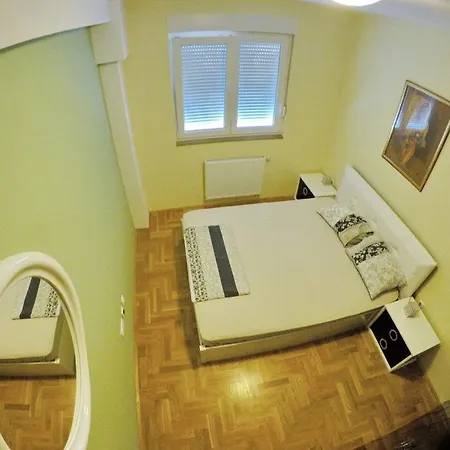 Apartman Tia *
